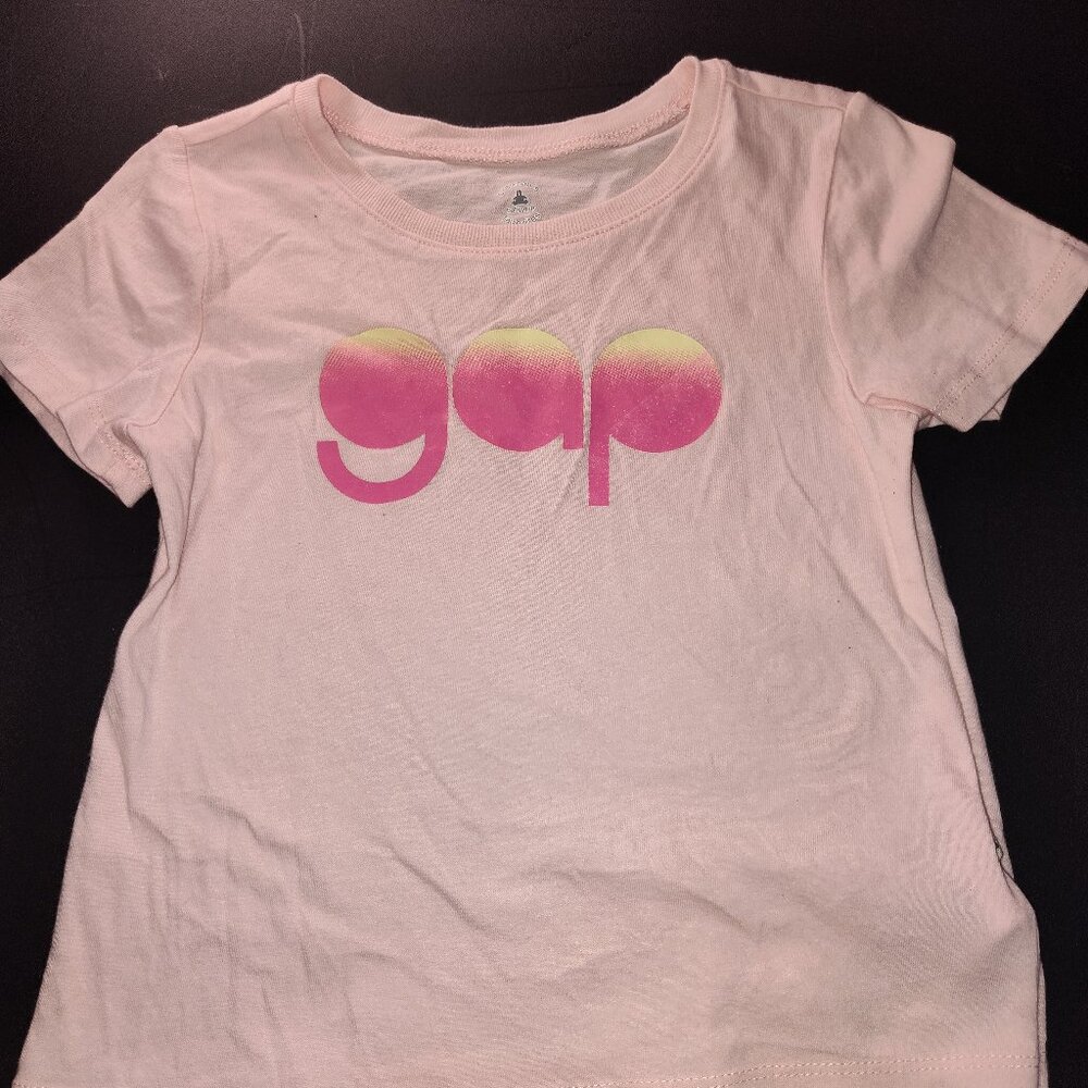 New Light Pink Gap logo Short Sleeve Shirt with Multi-Color Gap Logo Size 5